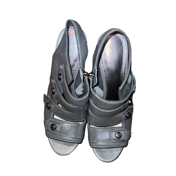 Coach  Gray Leather Sandals Size 8 B - Picture 1 of 5